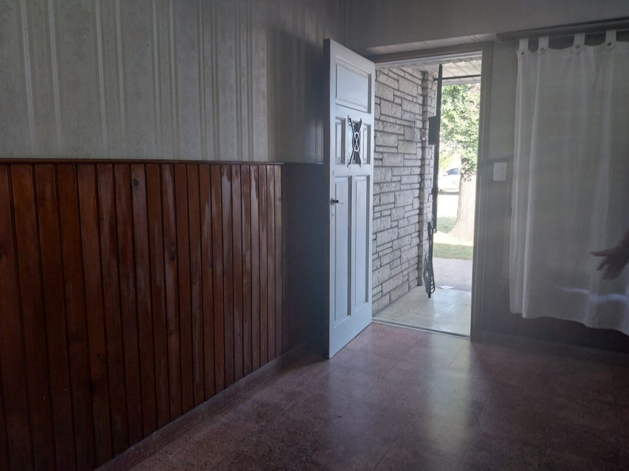 CASA EN VENTA 3 AMBIENTES CON COCHERA + CONSTRUCCION PARA LOCAL