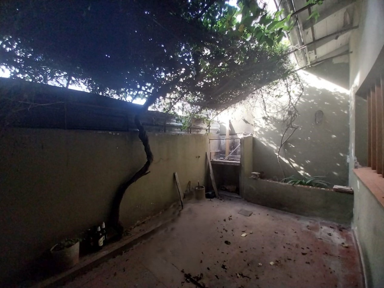 CASA EN VENTA 3 AMBIENTES CON COCHERA + CONSTRUCCION PARA LOCAL