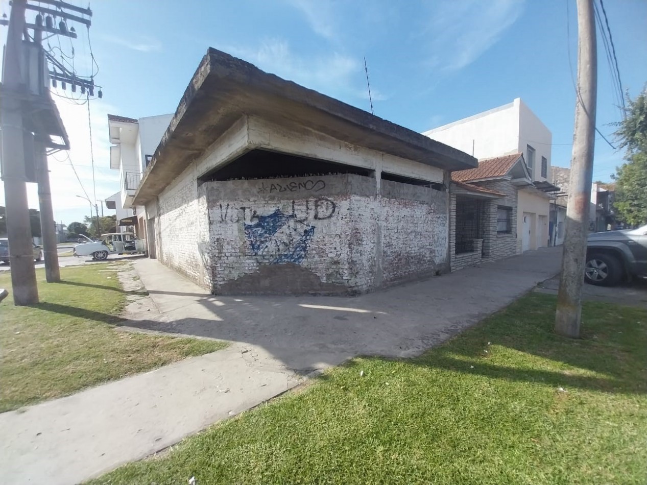 CASA EN VENTA 3 AMBIENTES CON COCHERA + CONSTRUCCION PARA LOCAL