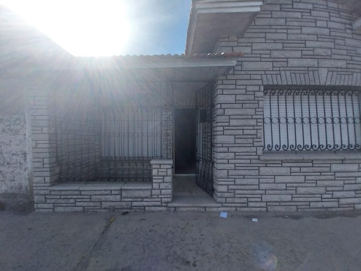 CASA EN VENTA 3 AMBIENTES CON COCHERA + CONSTRUCCION PARA LOCAL