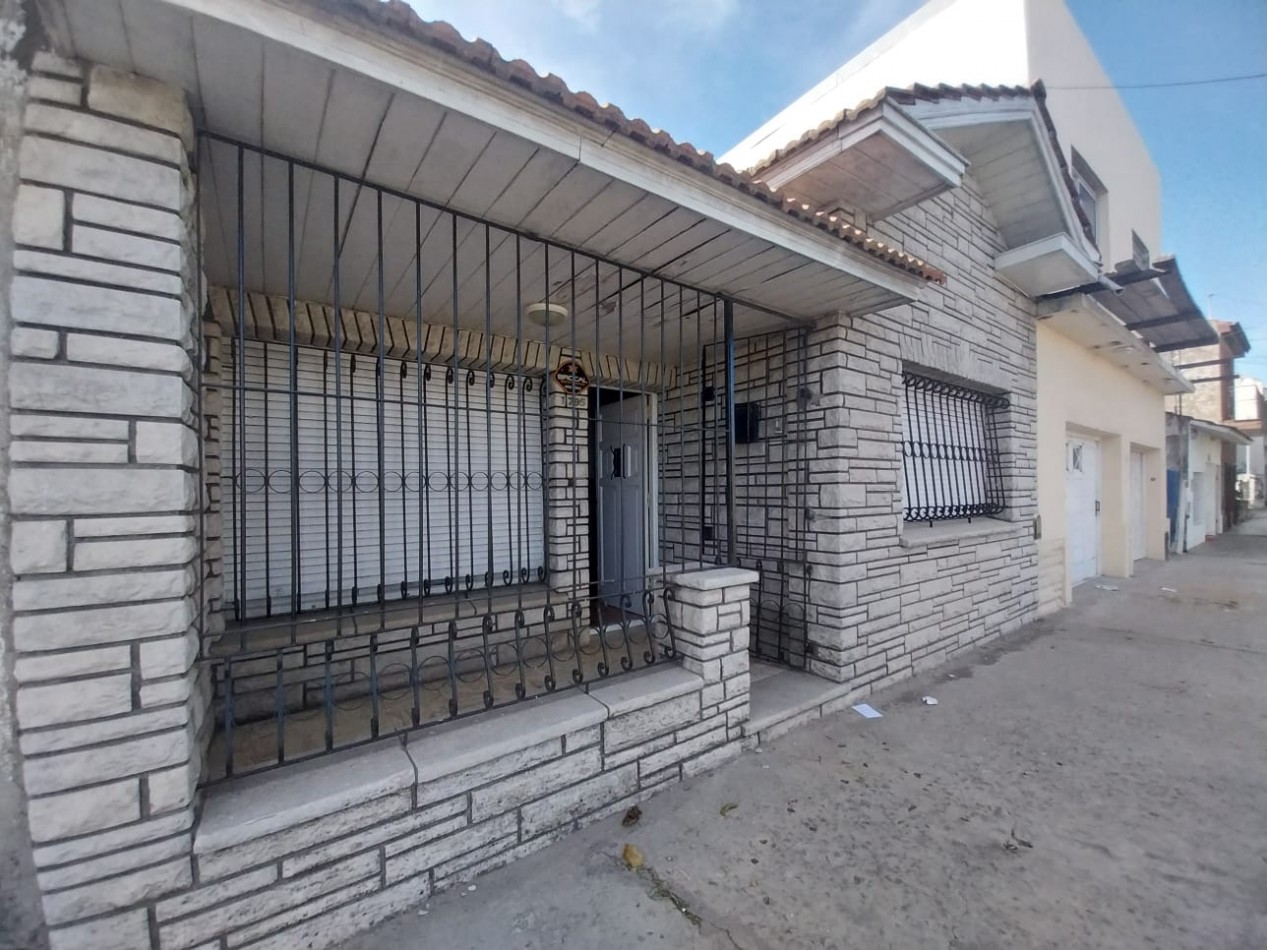 CASA EN VENTA 3 AMBIENTES CON COCHERA + CONSTRUCCION PARA LOCAL