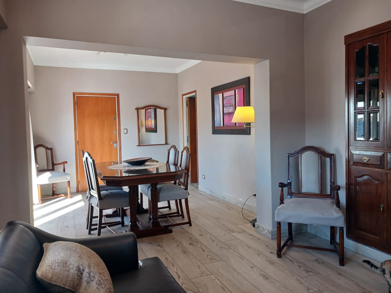 Venta departamento 4 ambientes a la calle con balcon