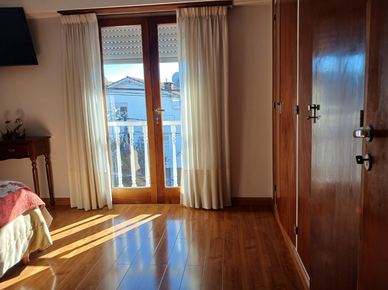 Venta departamento 4 ambientes a la calle con balcon