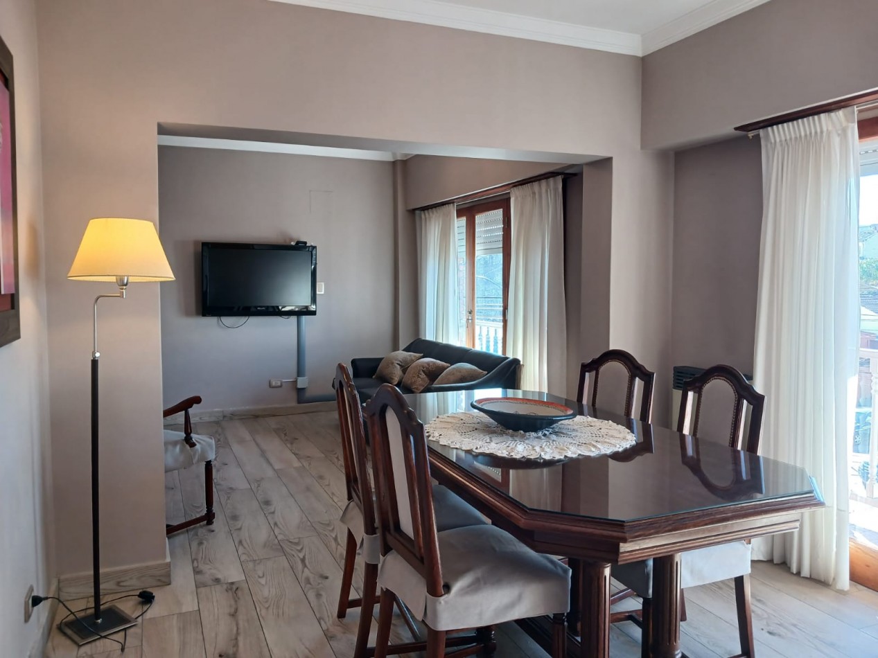 Venta departamento 4 ambientes a la calle con balcon