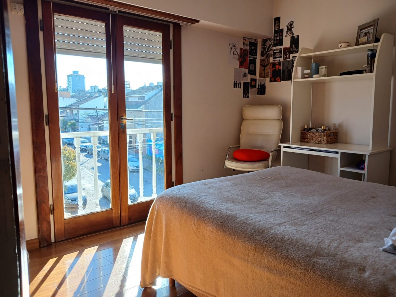 Venta departamento 4 ambientes a la calle con balcon