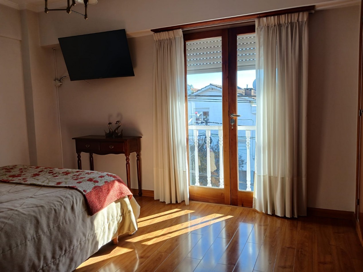 Venta departamento 4 ambientes a la calle con balcon