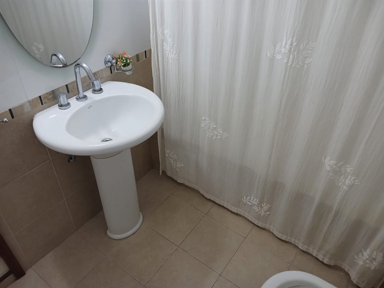 Venta departamento 4 ambientes a la calle con balcon