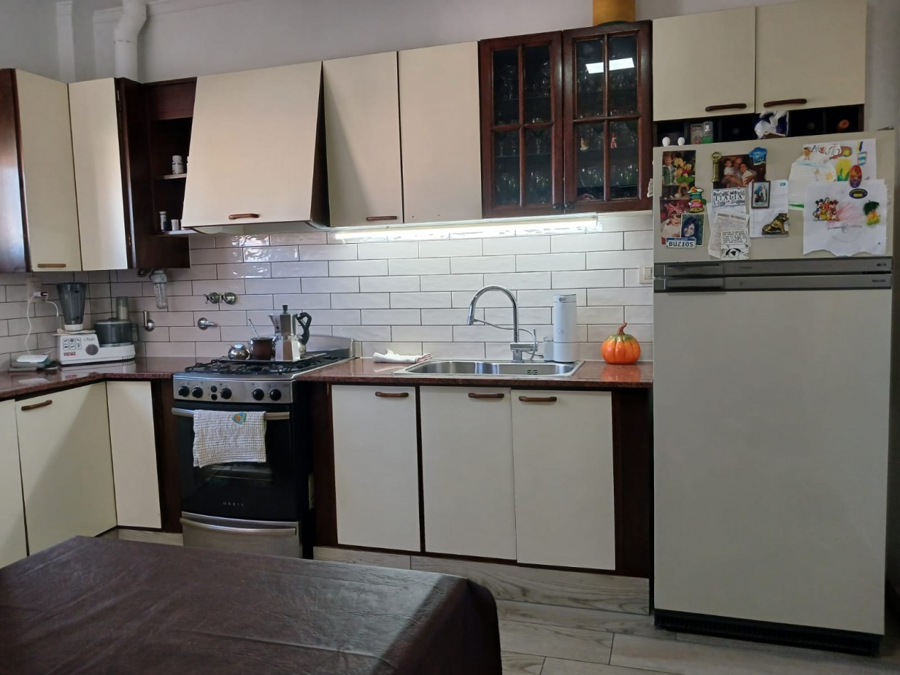 Venta departamento 4 ambientes a la calle con balcon