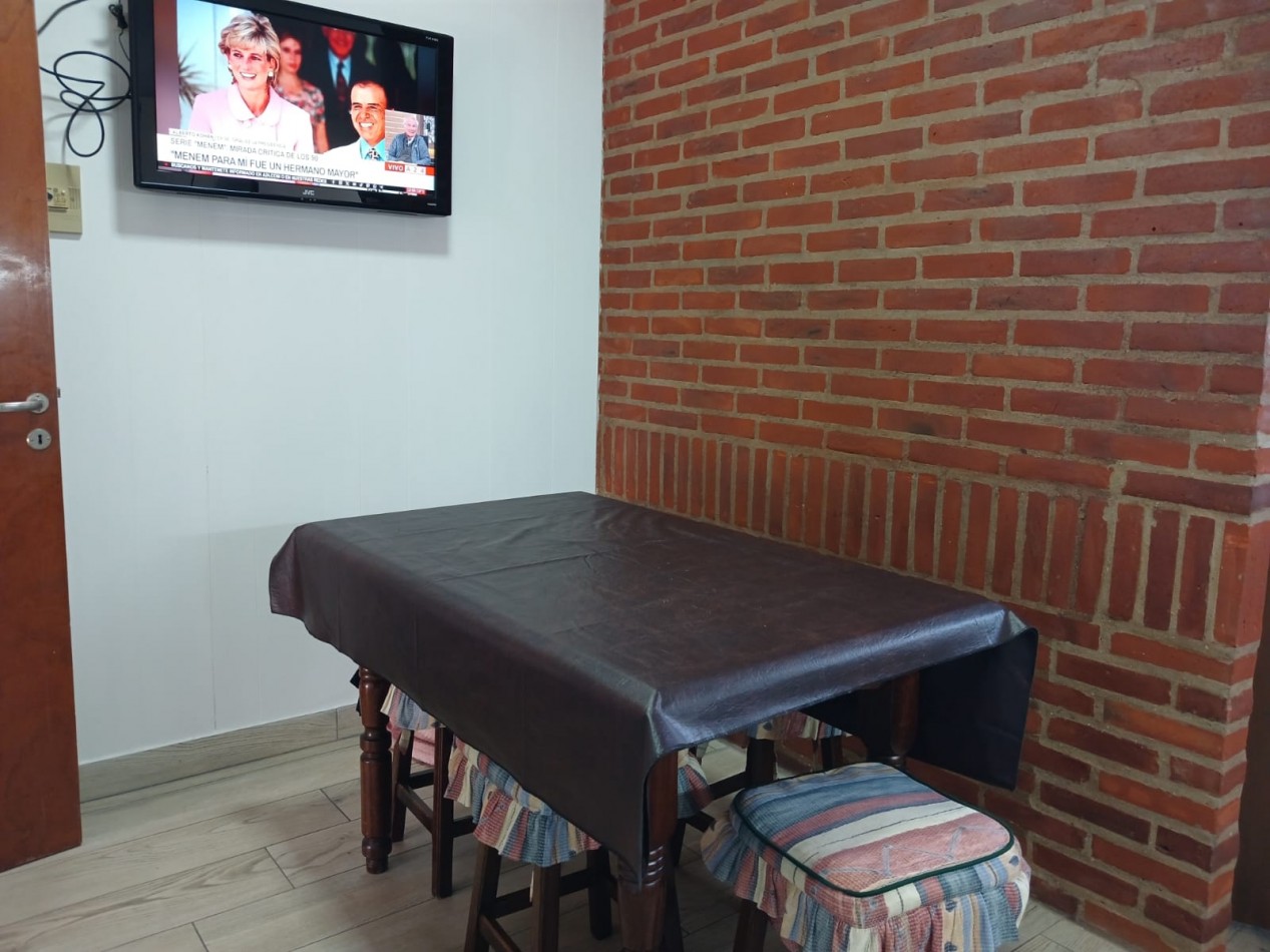 Venta departamento 4 ambientes a la calle con balcon