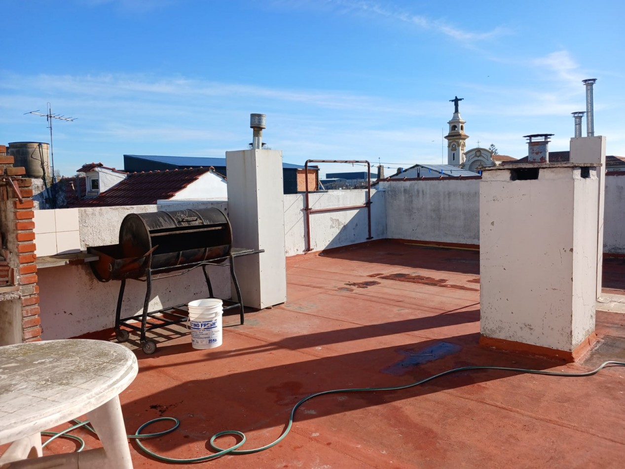 Venta departamento 4 ambientes a la calle con balcon