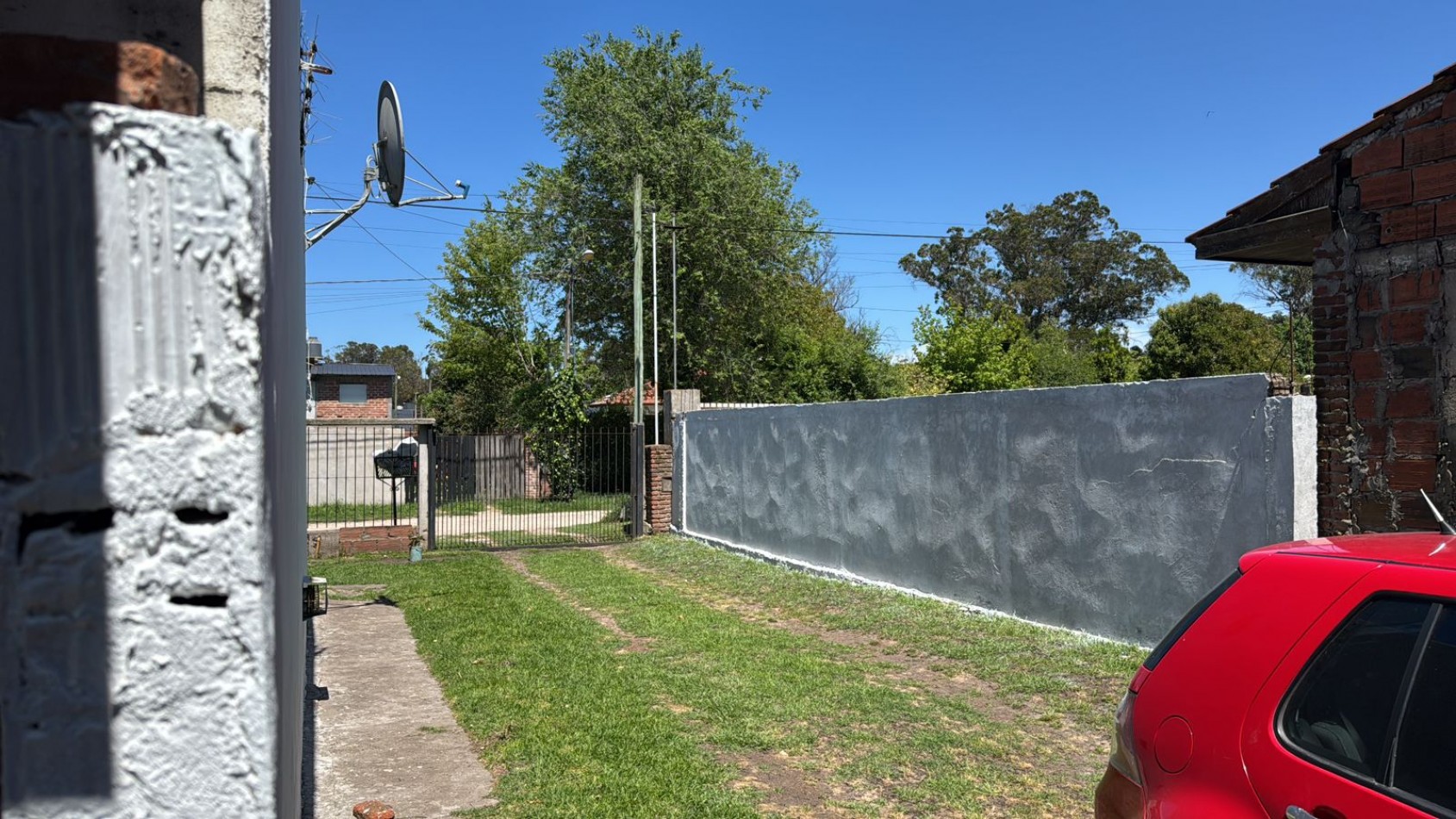 CASA 3 AMBIENTES CON PARQUE-BARRIO EL JARDIN