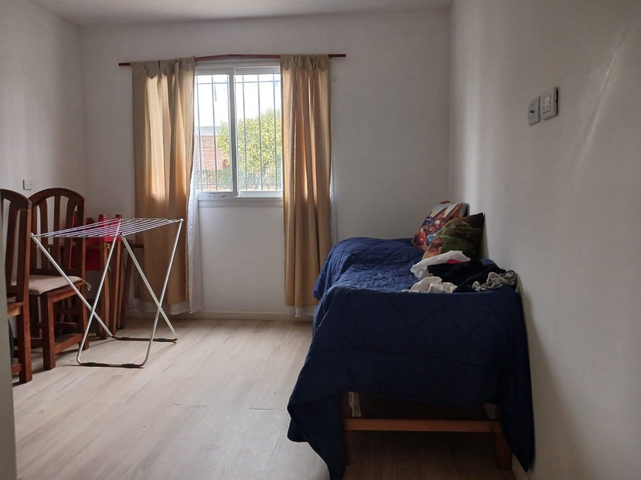 venta casa en ph, 3 ambientes independiente con entrada de auto.