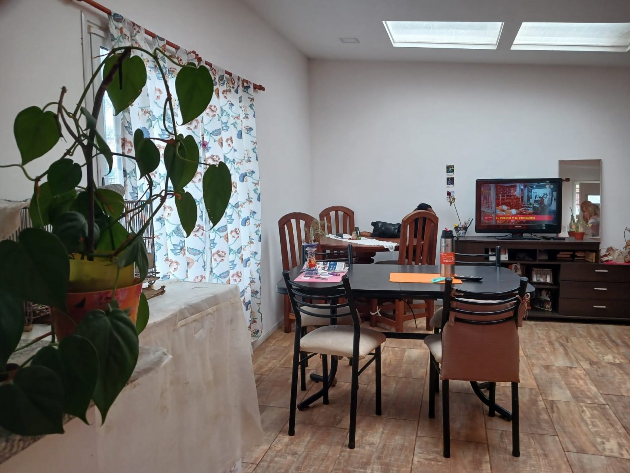 venta casa en ph, 3 ambientes independiente con entrada de auto.