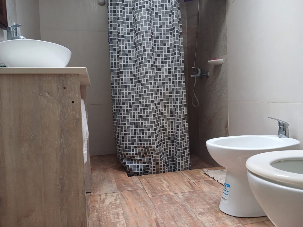 venta casa en ph, 3 ambientes independiente con entrada de auto.