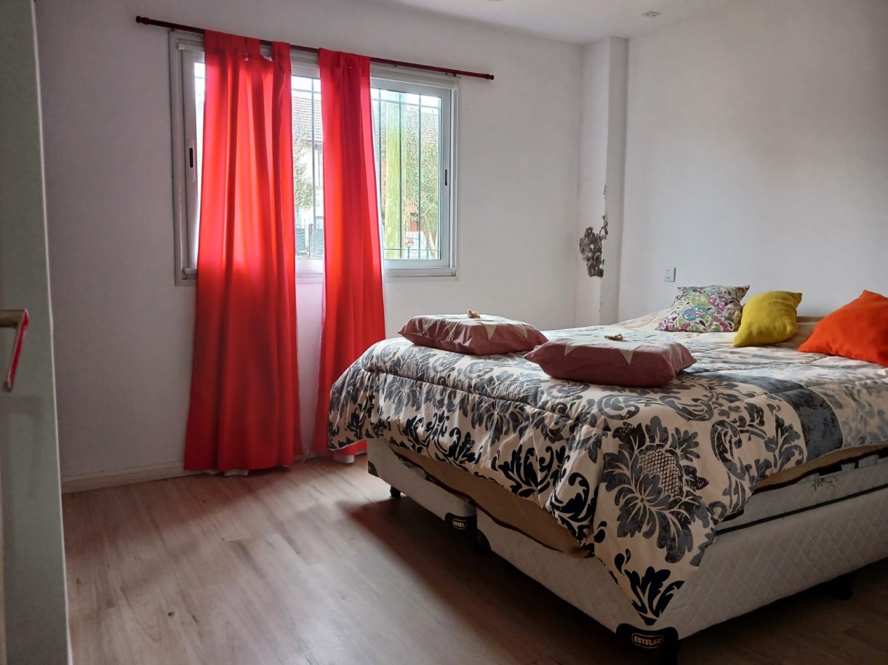 venta casa en ph, 3 ambientes independiente con entrada de auto.