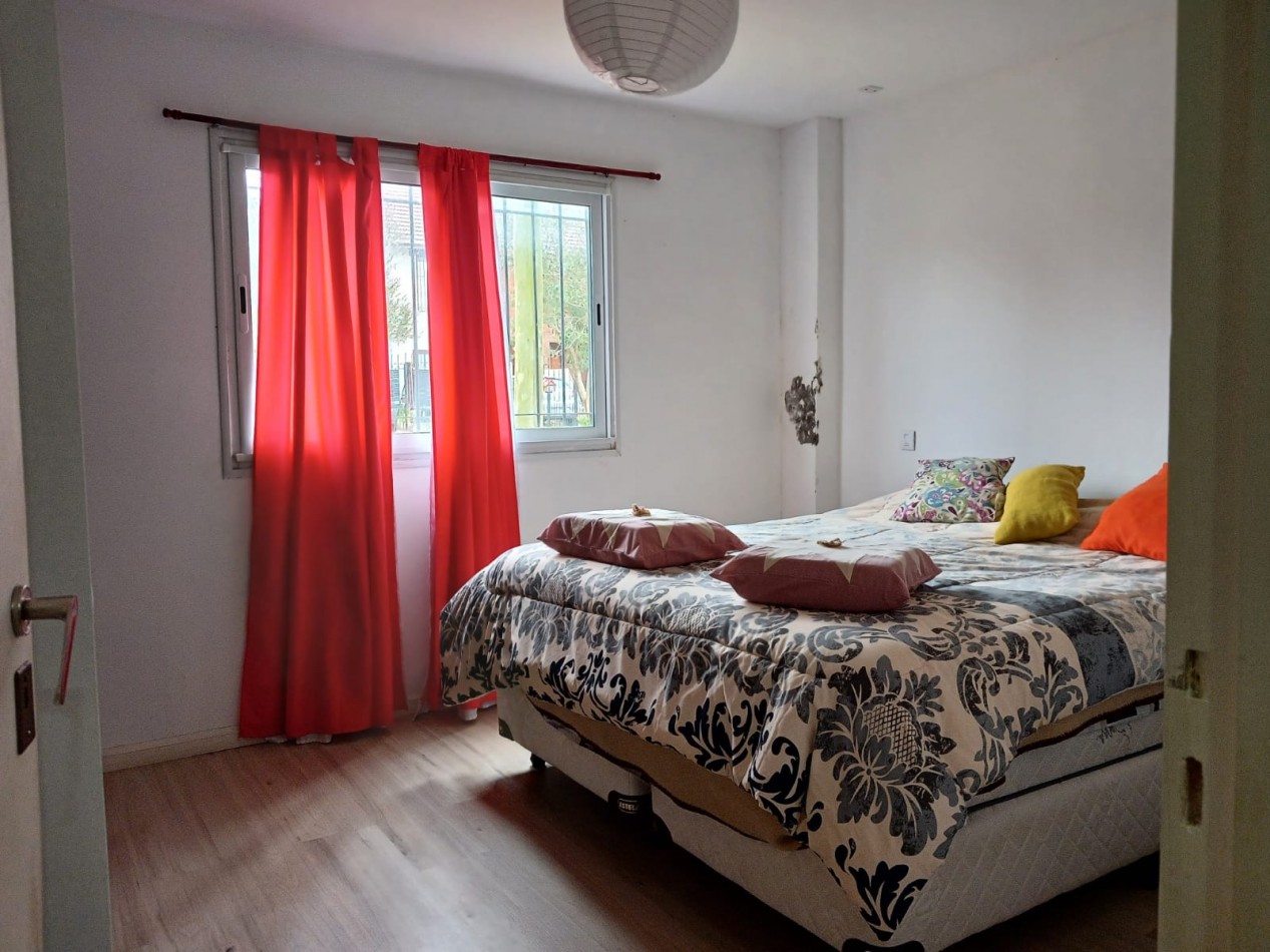 venta casa en ph, 3 ambientes independiente con entrada de auto.