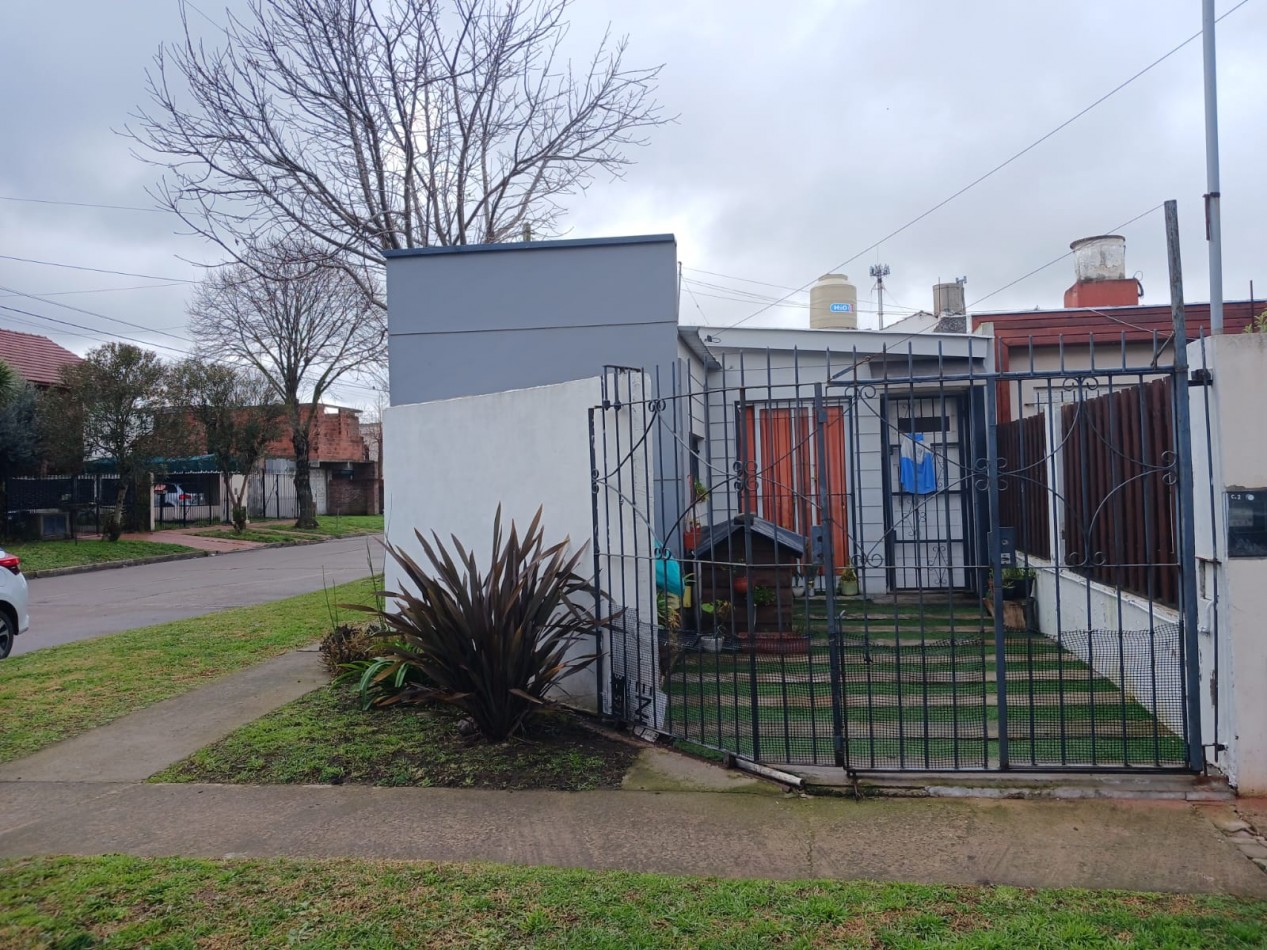 venta casa en ph, 3 ambientes independiente con entrada de auto.