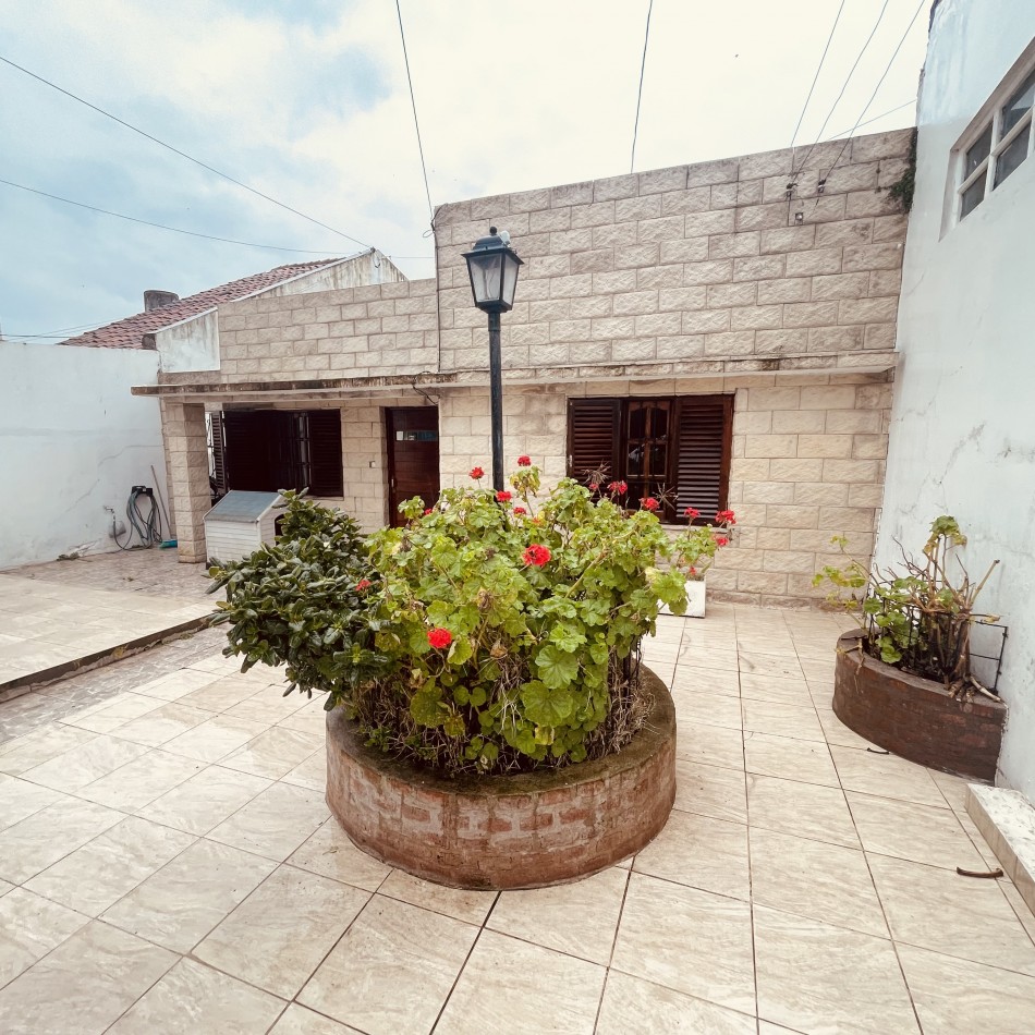 CASA 3 AMBBIENTES + DEPARTAMENTO 2 AMBIENTES 