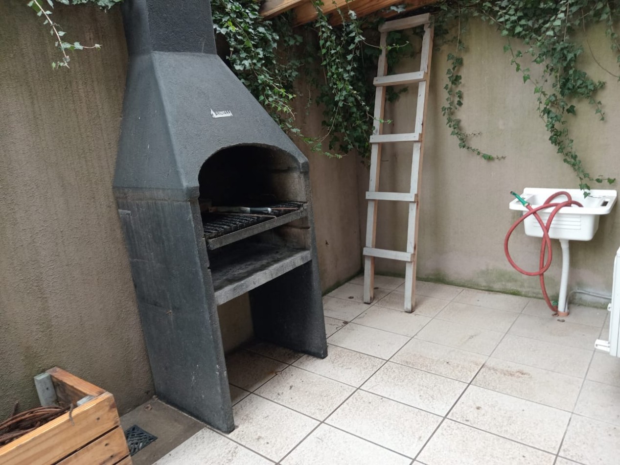 DEPARTAMENTO CON PATIO , EDIFICIO FRENTE AL MAR 