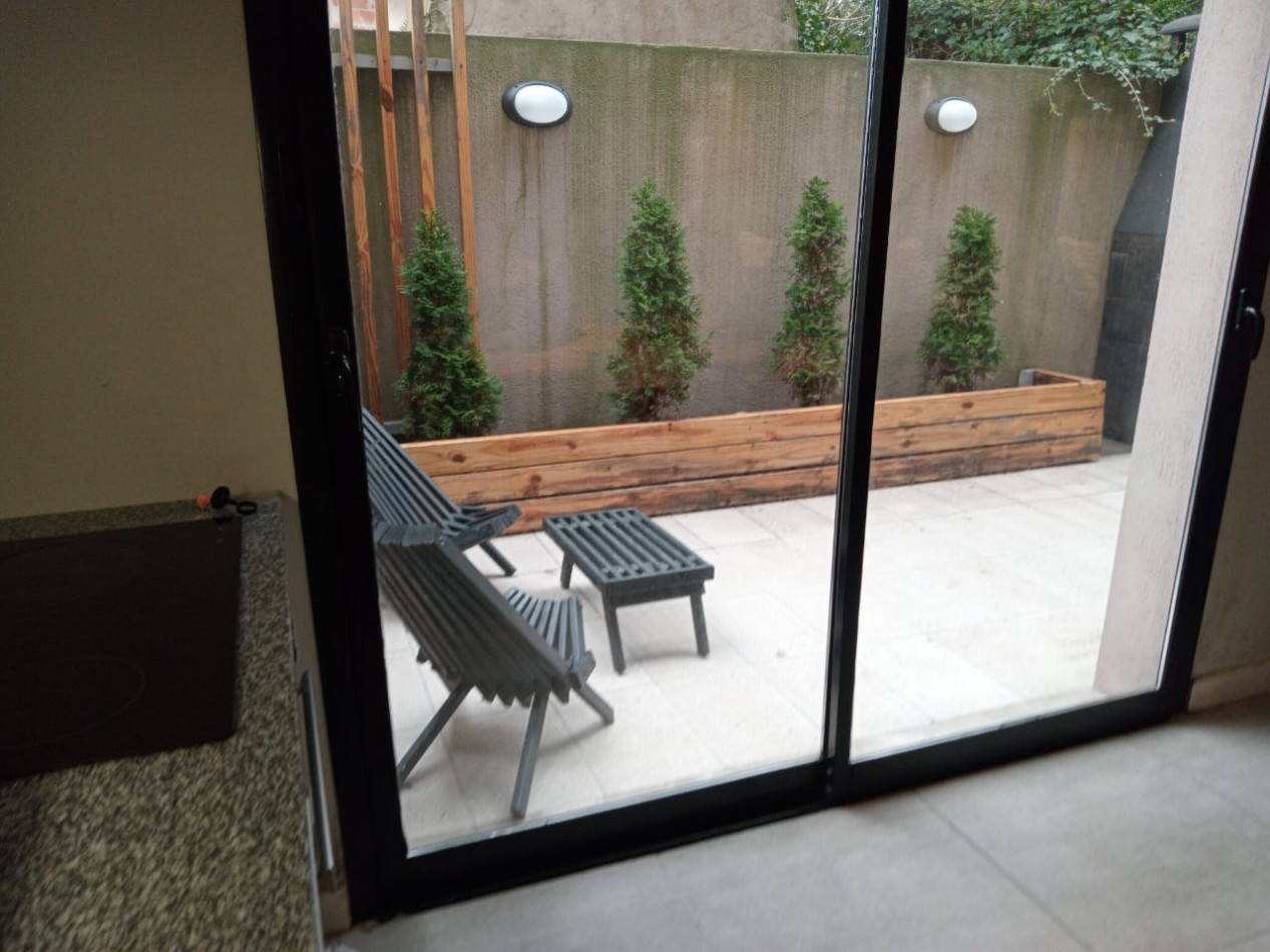 DEPARTAMENTO CON PATIO , EDIFICIO FRENTE AL MAR 