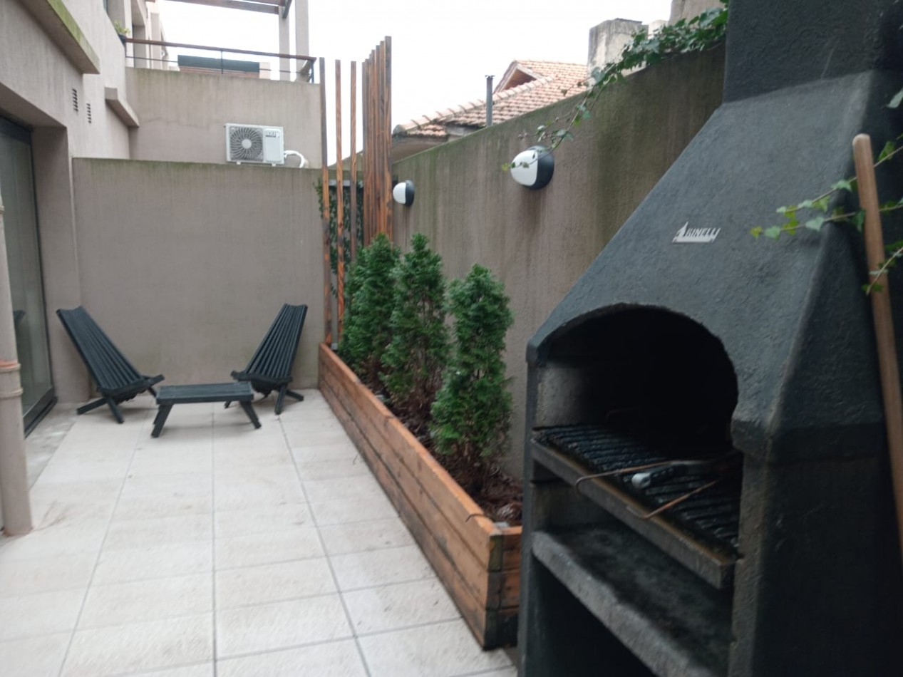 DEPARTAMENTO CON PATIO , EDIFICIO FRENTE AL MAR 