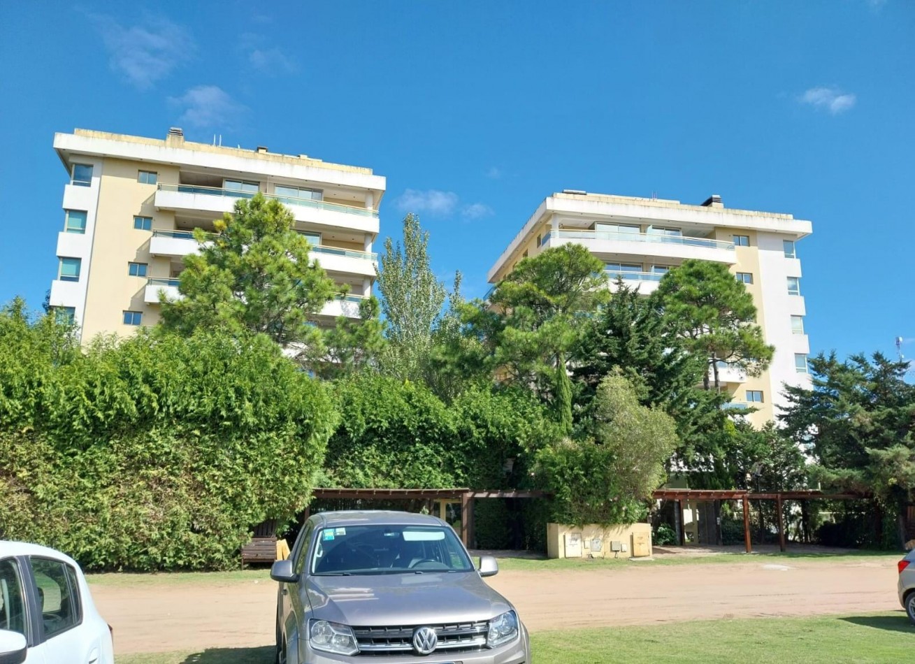 DEPARTAMENTO 4 AMBIENTES CON PARQUE Y PARRILLA. PINAMAR