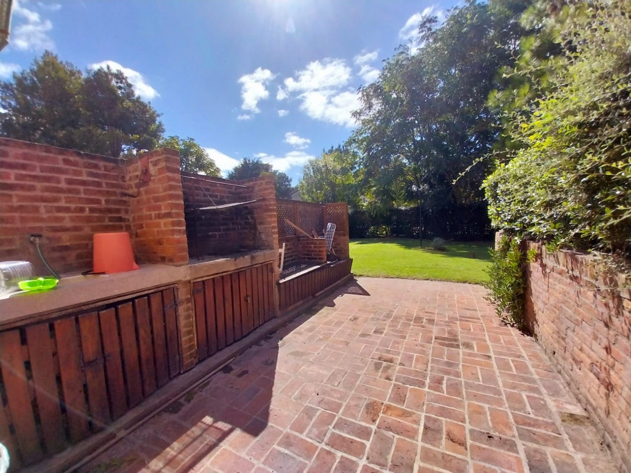 DEPARTAMENTO 4 AMBIENTES CON PARQUE Y PARRILLA. PINAMAR