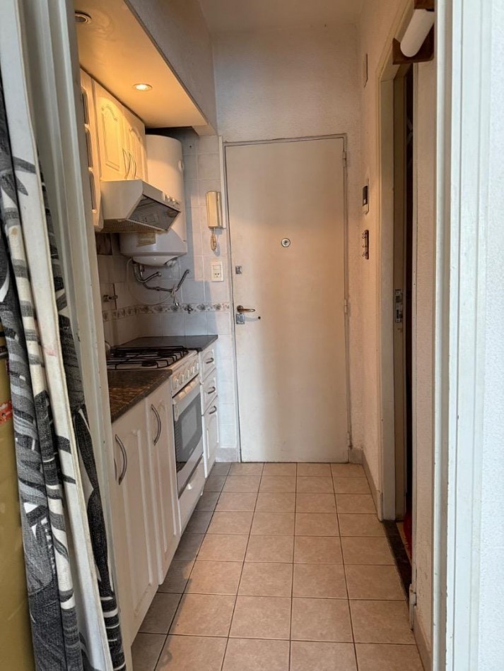 DEPARTAMENTO MONOAMBIENTE  CON COCHERA  VISTA AL MAR . ZONA VARESE