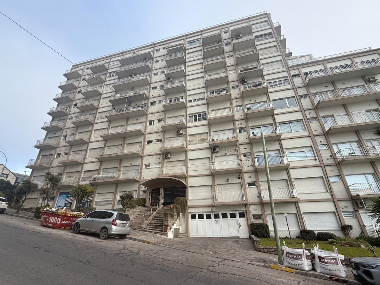 DEPARTAMENTO MONOAMBIENTE  CON COCHERA  VISTA AL MAR . ZONA VARESE