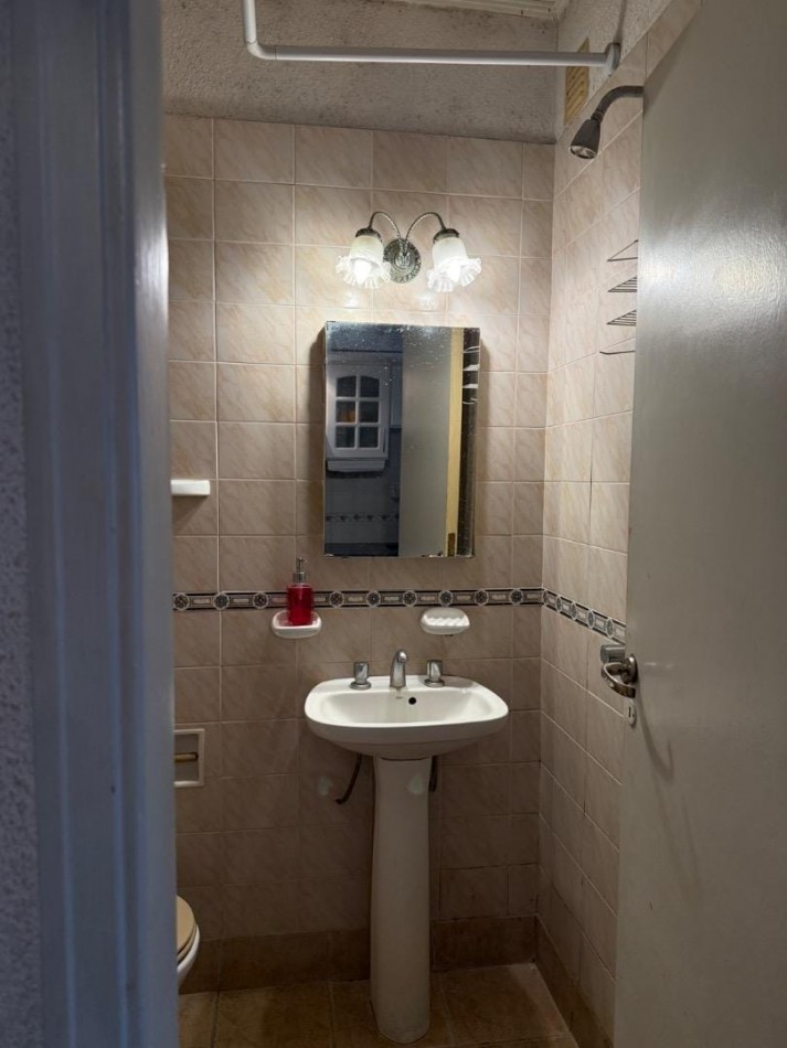 DEPARTAMENTO MONOAMBIENTE  CON COCHERA  VISTA AL MAR . ZONA VARESE