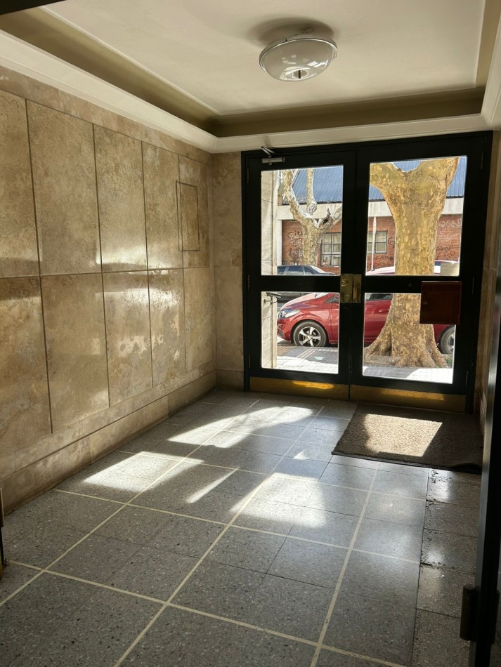 DEPARTAMENTO DOS AMBIENTES CONTRAFRENTE .LA PERLA APTO CREDITO