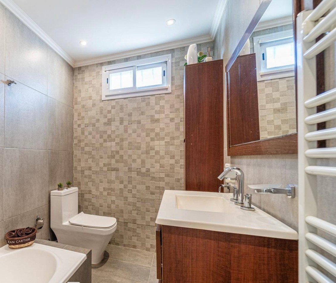 CASA 3 AMBIENTES TOTALMENTE RECICLADA.BARRIO 9 DE JULIO