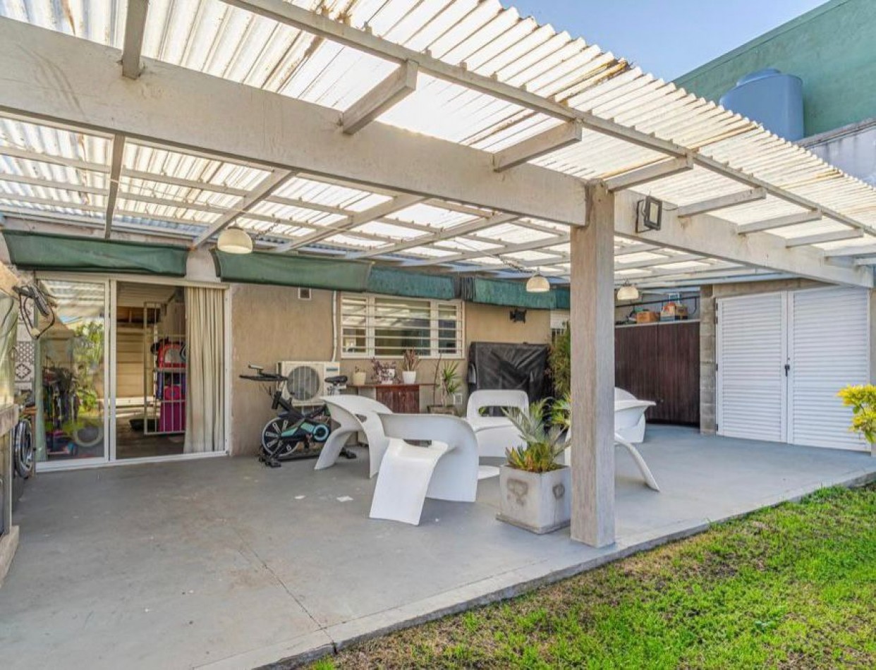 CASA 3 AMBIENTES TOTALMENTE RECICLADA.BARRIO 9 DE JULIO