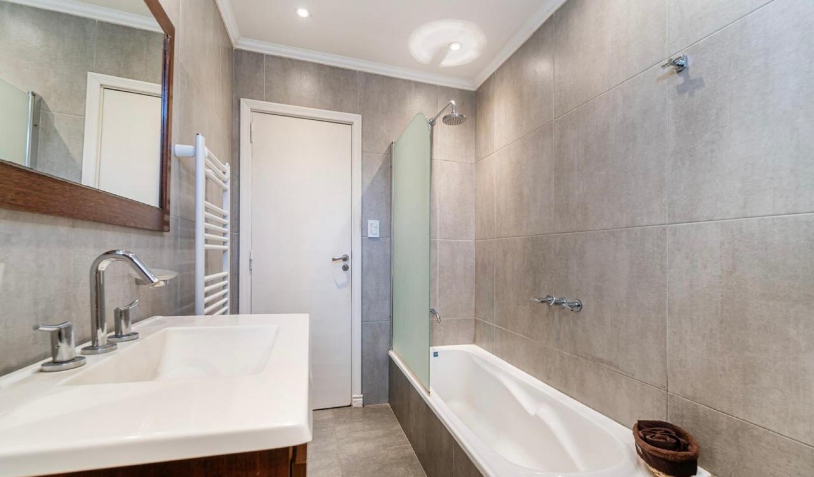 CASA 3 AMBIENTES TOTALMENTE RECICLADA.BARRIO 9 DE JULIO