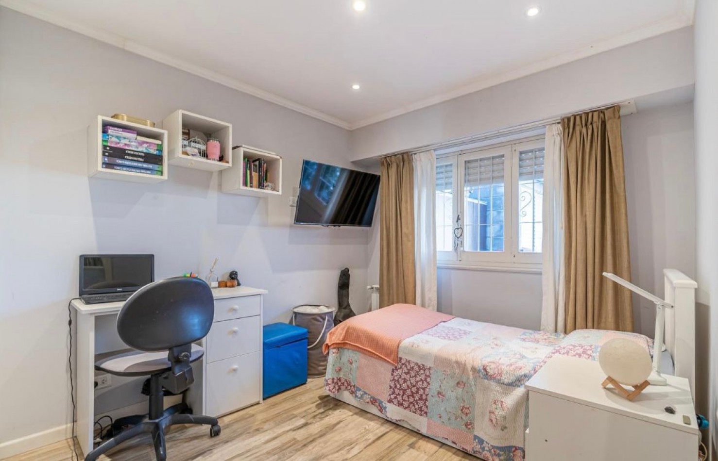 CASA 3 AMBIENTES TOTALMENTE RECICLADA.BARRIO 9 DE JULIO