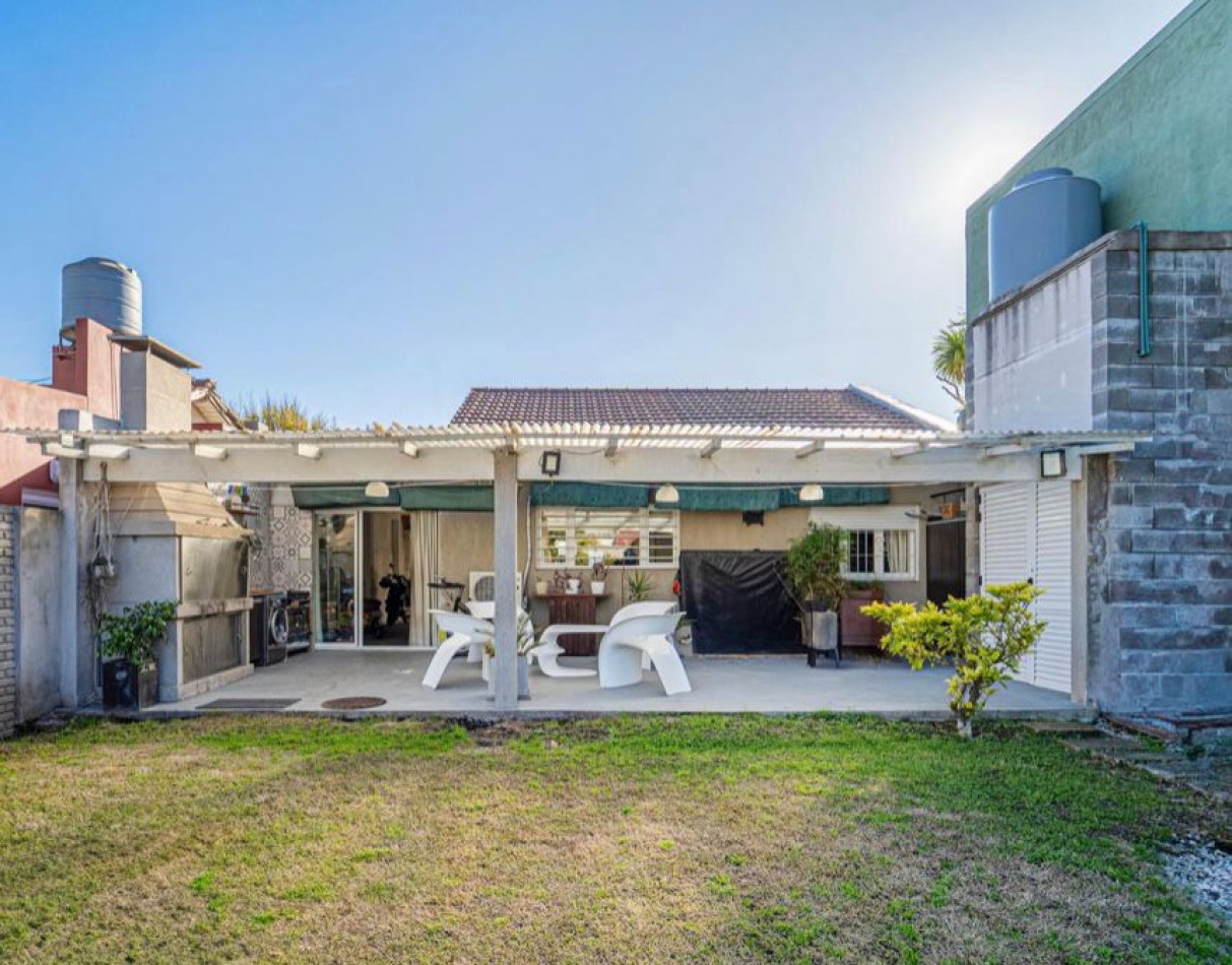 CASA 3 AMBIENTES TOTALMENTE RECICLADA.BARRIO 9 DE JULIO