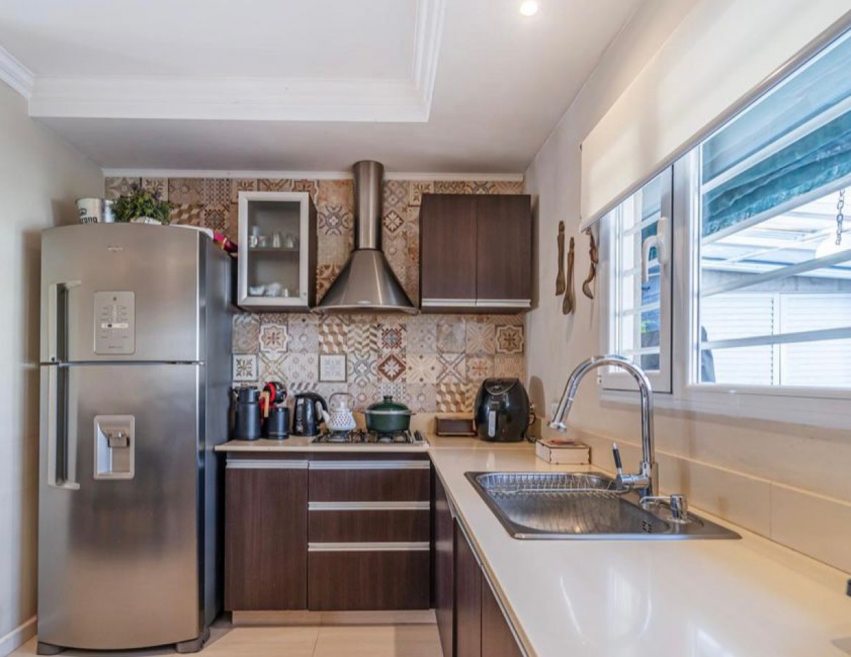 CASA 3 AMBIENTES TOTALMENTE RECICLADA.BARRIO 9 DE JULIO