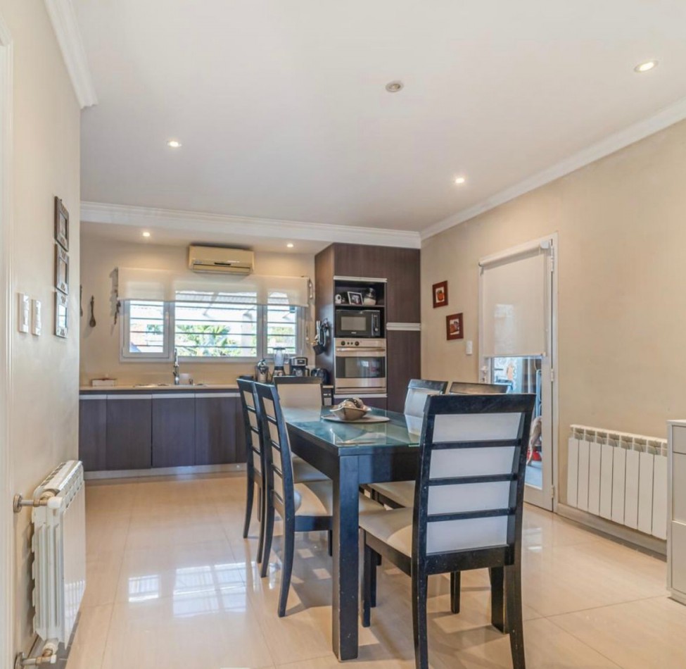 CASA 3 AMBIENTES TOTALMENTE RECICLADA.BARRIO 9 DE JULIO