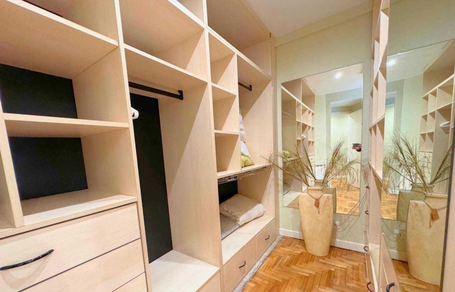 DEPARTAMENTO 3 AMBIENTES LATERAL VISTA AL MAR CON COCHERA .APTO CREDITO