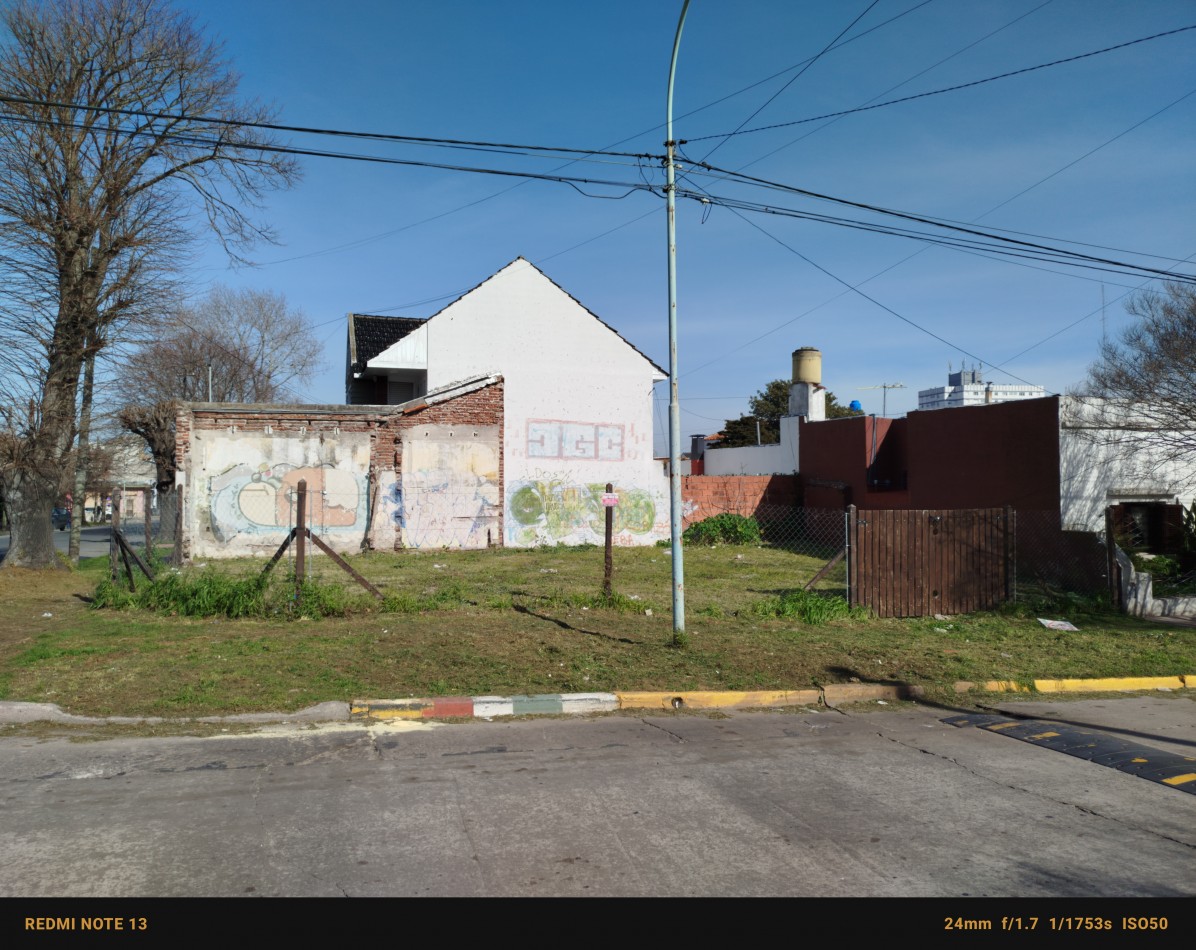 Lote en esquina Azcuenaga y Tucuman. Barrio San Carlos