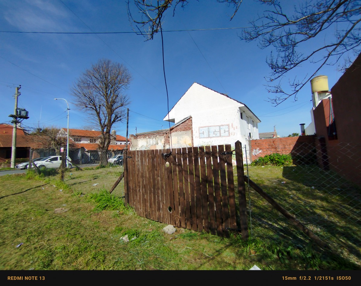 Lote en esquina Azcuenaga y Tucuman. Barrio San Carlos
