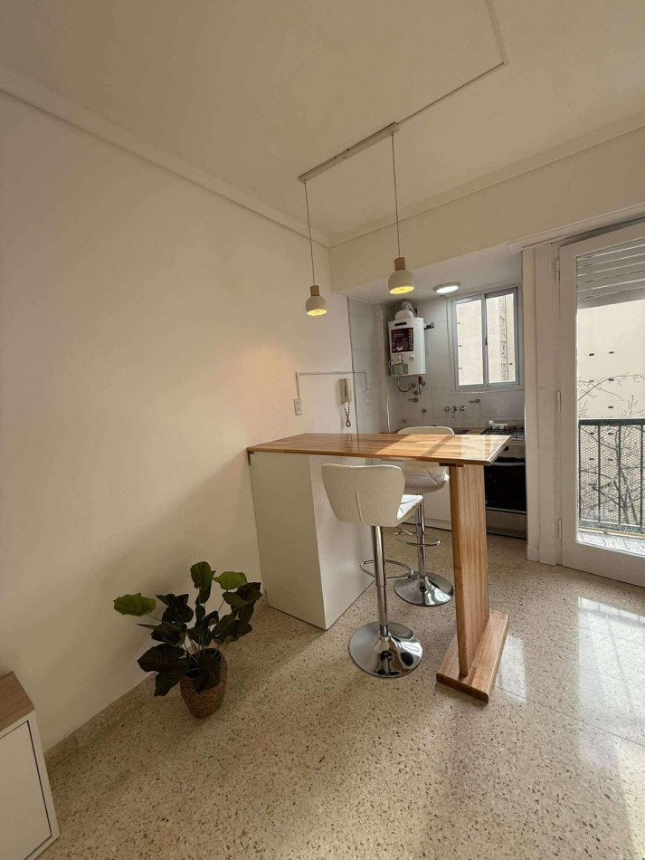 MONOAMBIENTE RECICLADO A LA CALLE.