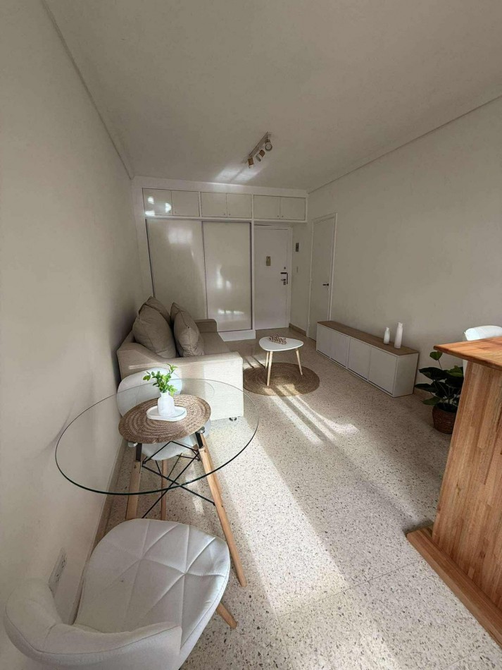 MONOAMBIENTE RECICLADO A LA CALLE.