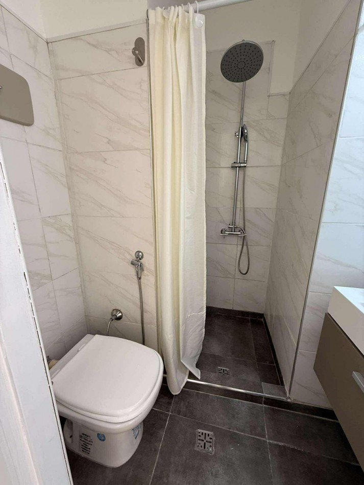 MONOAMBIENTE RECICLADO A LA CALLE.