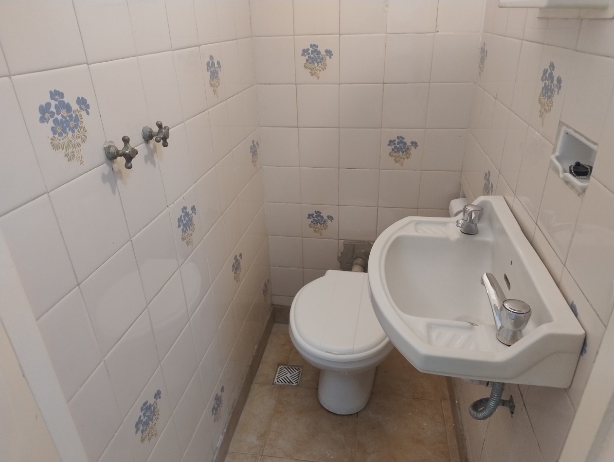 Departamento 3 amb mas dependencia al frente con balcon y cochera plaza colon 