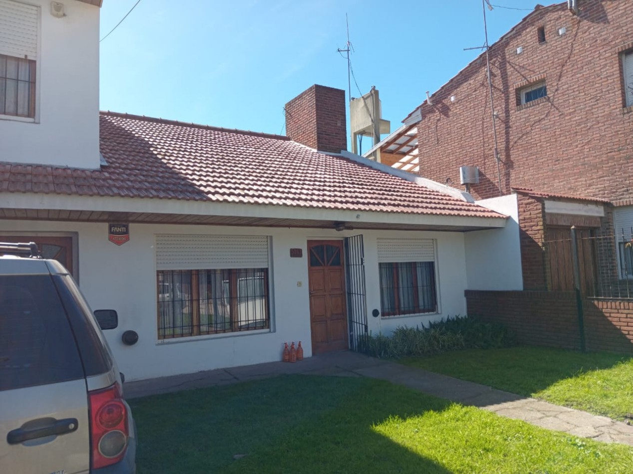 CASA 4 AMBIENTES MAS DEPARTAMENTO - LOS PINARES