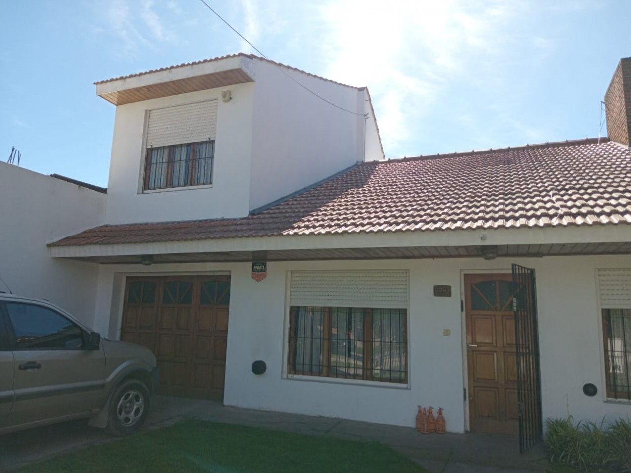 CASA 4 AMBIENTES MAS DEPARTAMENTO - LOS PINARES