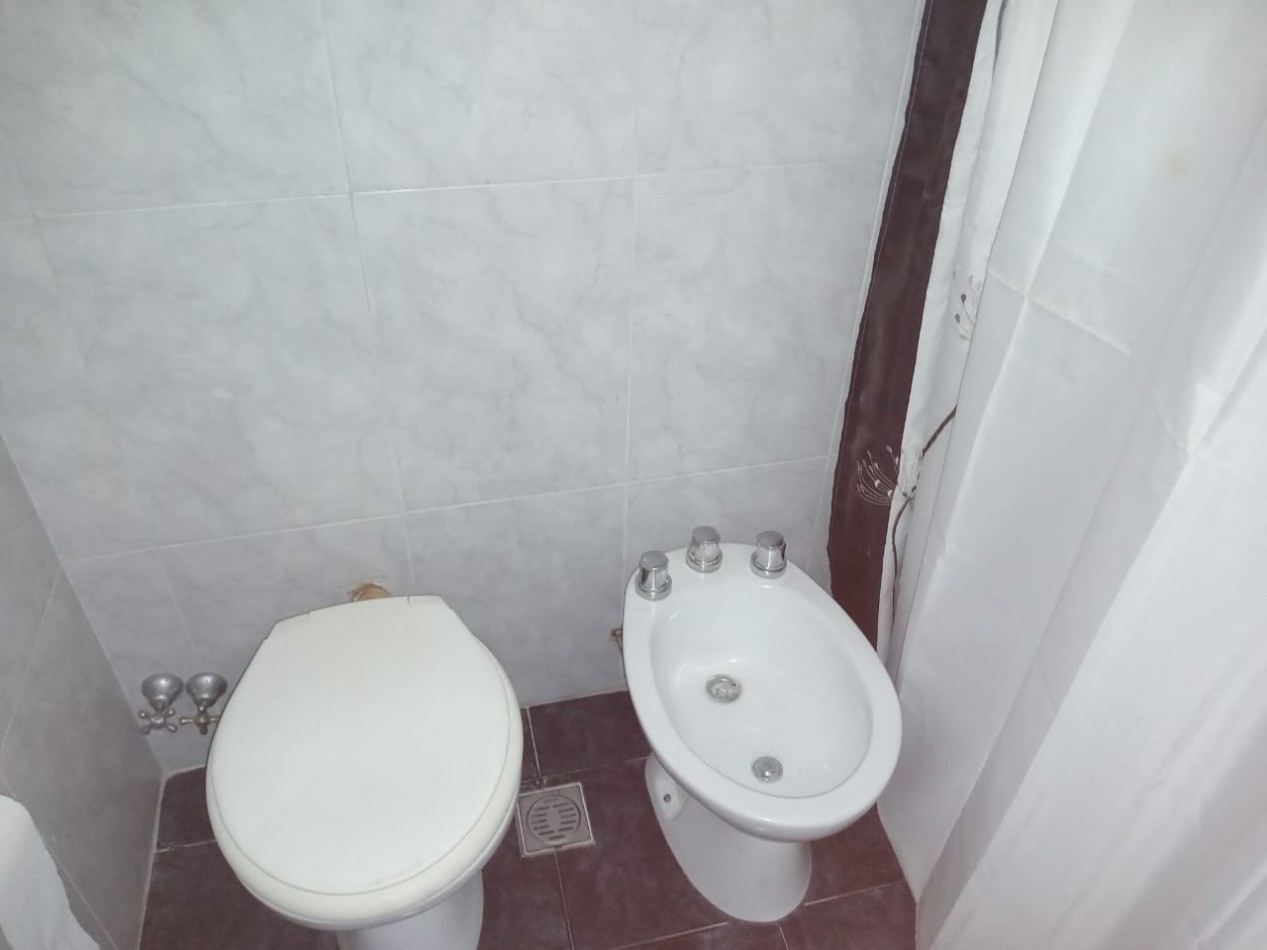 CASA 4 AMBIENTES MAS DEPARTAMENTO - LOS PINARES