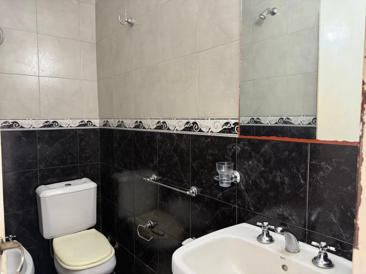 PH EN SAN EDUARDO DE CHAPADMALAL ESTADO ORIGINAL CON COCHERA Y BALCON AL FRENTE 