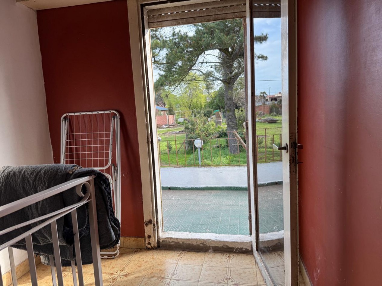 PH EN SAN EDUARDO DE CHAPADMALAL ESTADO ORIGINAL CON COCHERA Y BALCON AL FRENTE 